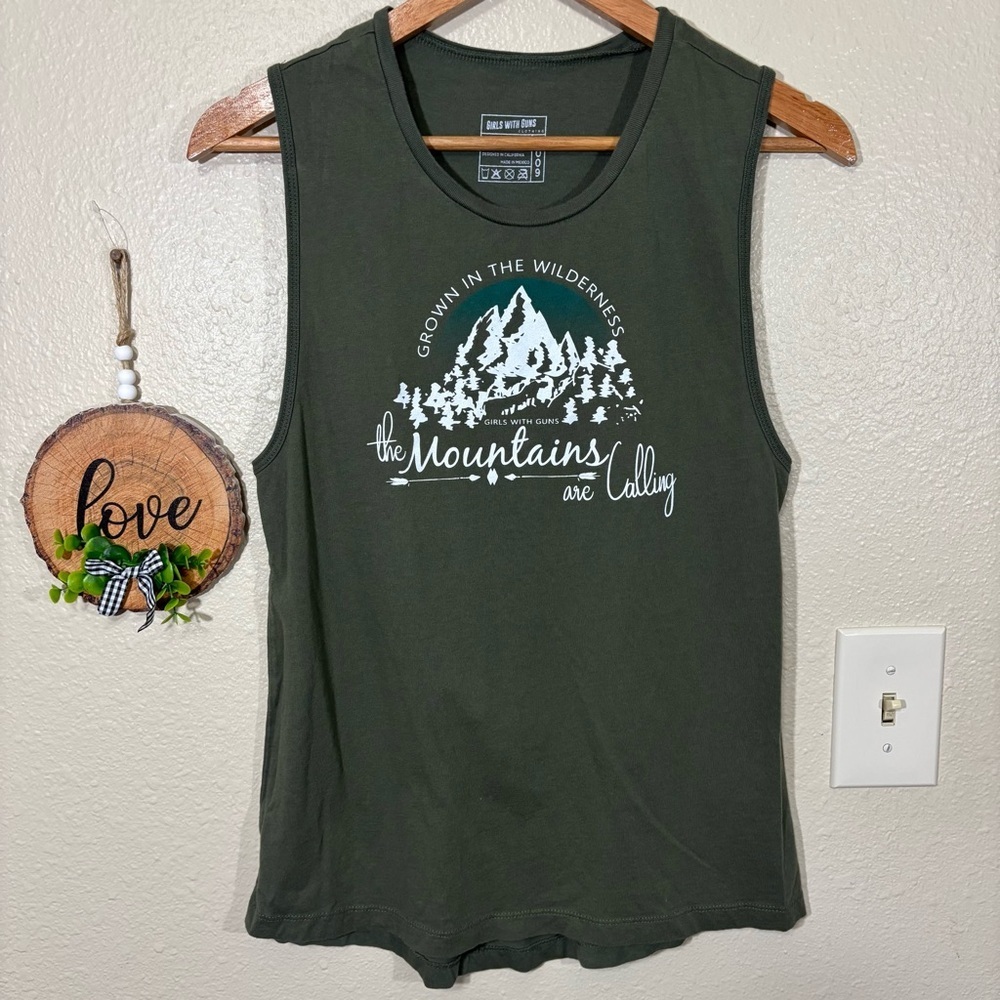 Girls With Guns Green Sleeveless Graphic Tank Size L
